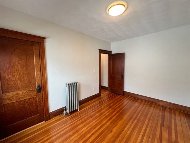 Building Photo - 171 School St