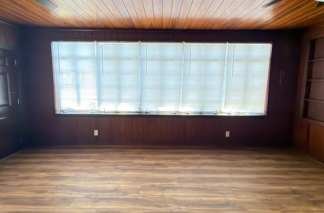 Building Photo - 504 E Adair St