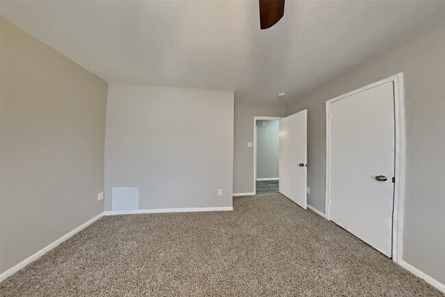 Building Photo - 5346 Yale Dr