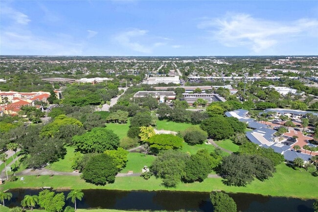 Building Photo - 8137 NW 17th Manor