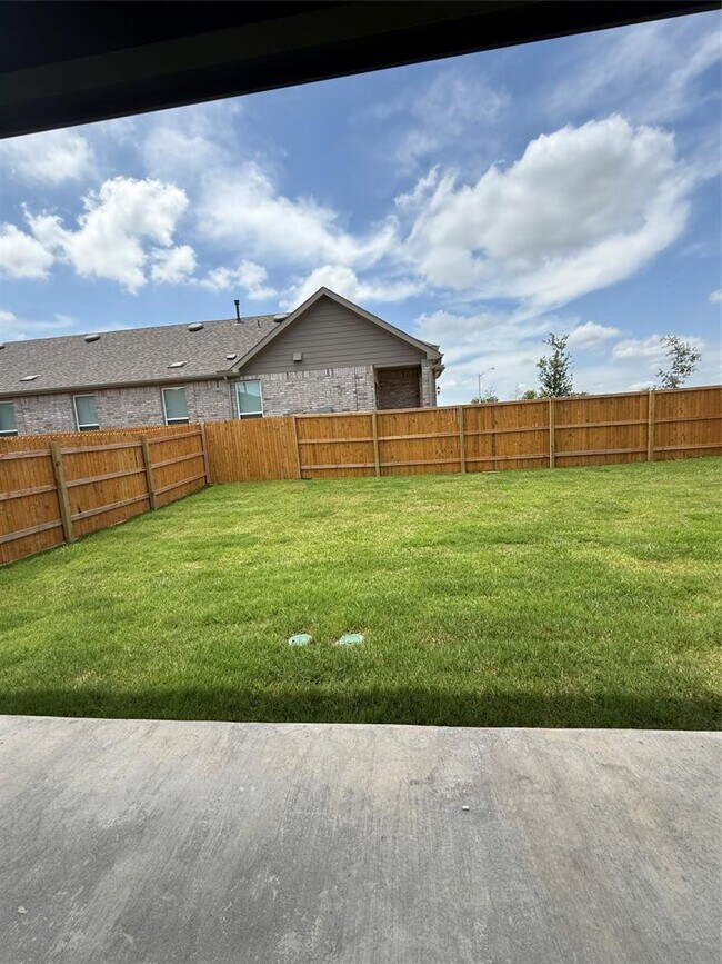 Building Photo - 593 Tailwind Dr