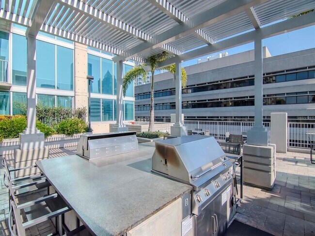 Building Photo - 777 N Ashley Dr