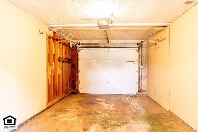 Building Photo - 3 bed 1 bath home on North Side of Fort Wayne