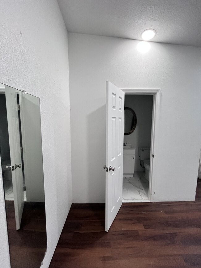 Building Photo - 1309 Yandell Dr