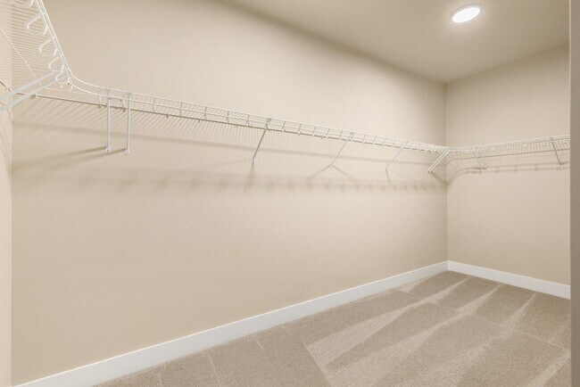 Building Photo - Gorgeous Tons of Upgrades 3 Bedroom Loft &...
