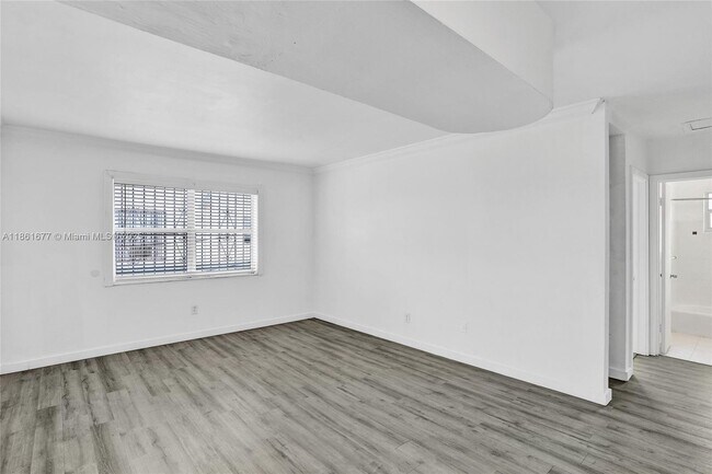 Building Photo - 7520 NE Miami Ct