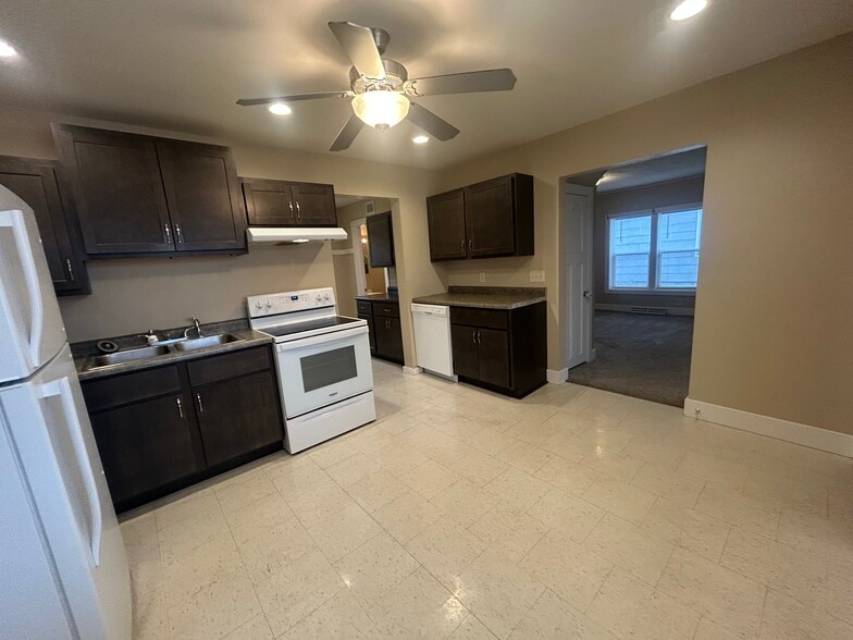 Building Photo - 304 Orchard St