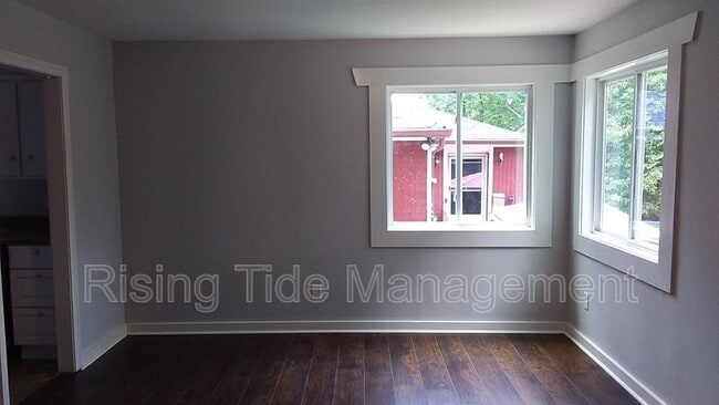 Building Photo - 1909 16th Ave N