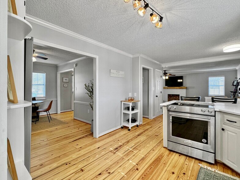 kitchen - 7900 Elderberry Cir