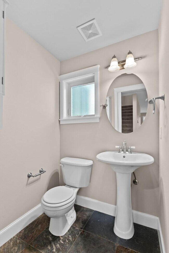 Building Photo - 3bd/3ba Seattle House