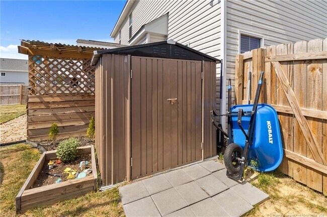 Building Photo - 173 London Dr