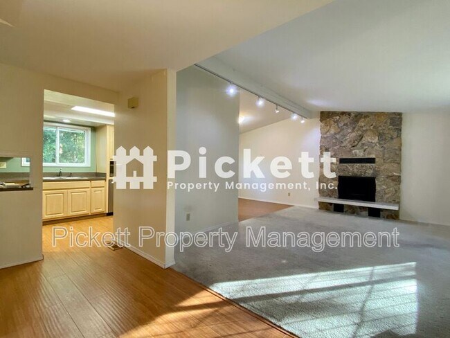 Building Photo - 7293 Pheasant Cir NE