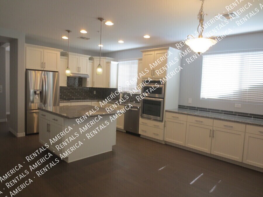Building Photo - 3636 E Lodgepole Dr