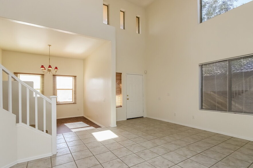 Building Photo - 15122 W Polk St