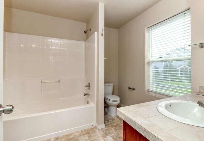 Building Photo - 1360 Sinclair Dr