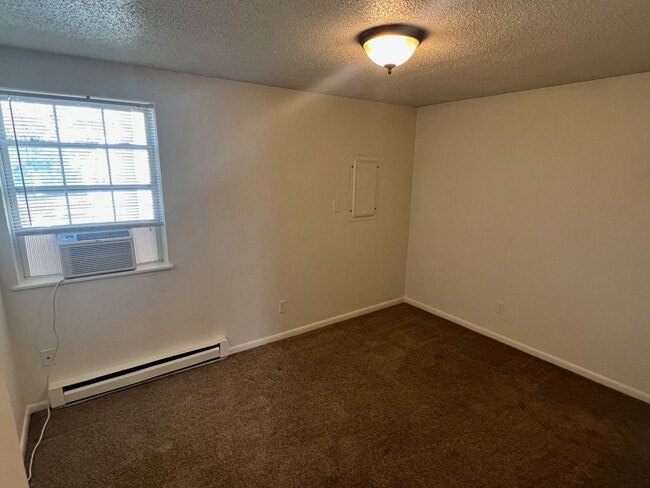 Building Photo - Hickory Street