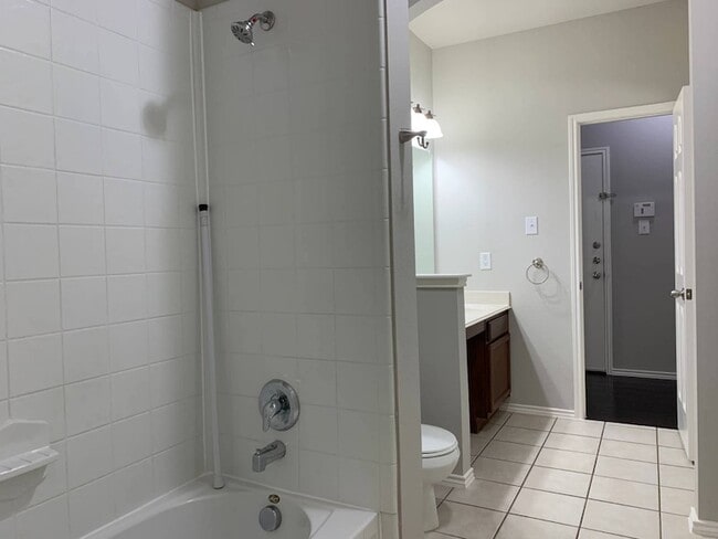 Building Photo - 15428 Adlong Dr