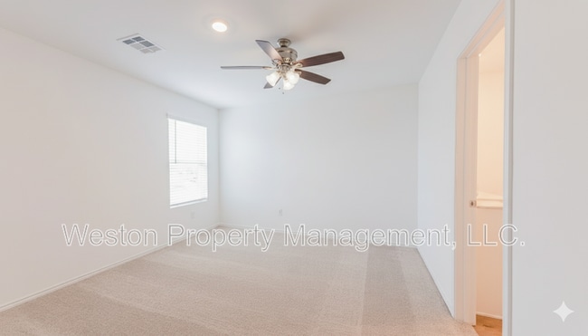 Building Photo - 5901 Bradford Pear Ln