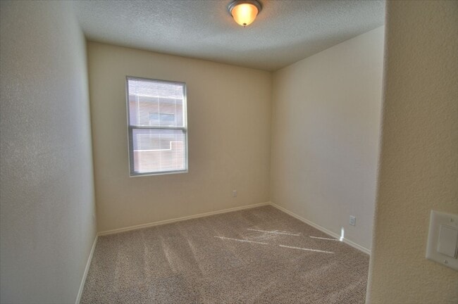 Building Photo - RIo Rancho at it BEST !!!