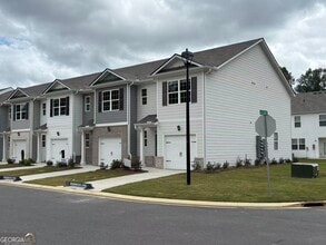 Building Photo - 17 Silverbell Ln