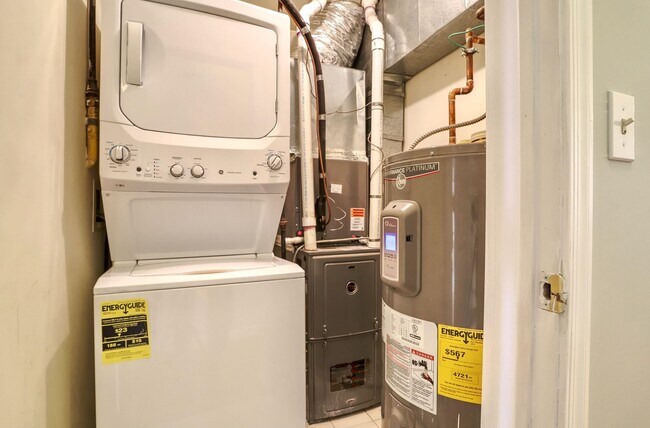 Building Photo - 703 Park Ave