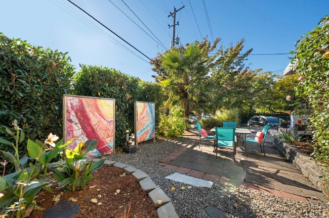 Building Photo - Rich Mediterranean Style Home - Separate Living Quarters 3 Bedrooms + office, 2 Kitchens - Walkth...