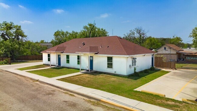 Building Photo - 1308 Church St