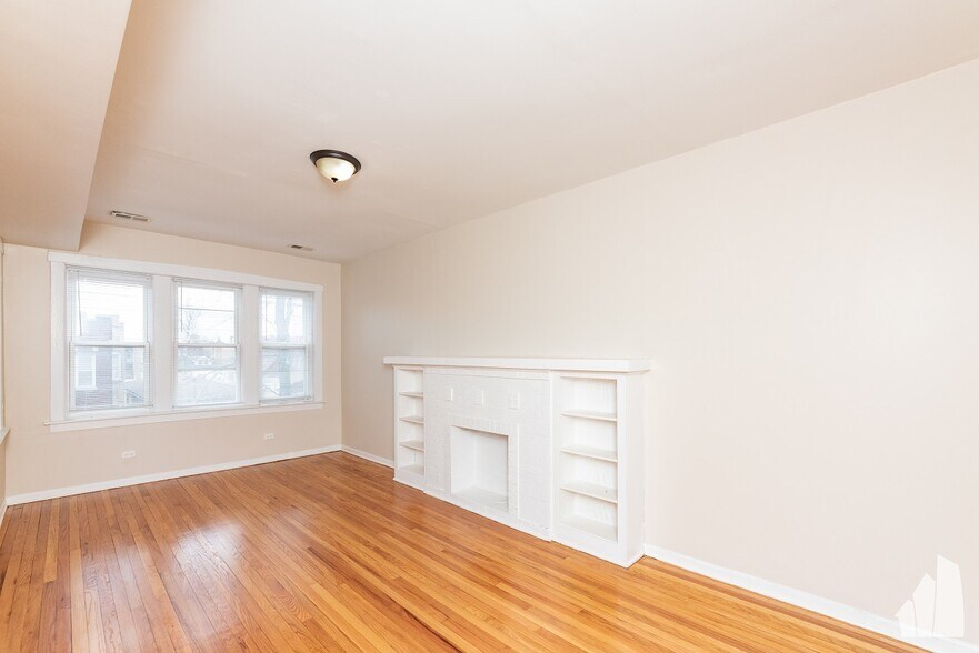 Building Photo - 3757 W Sunnyside Ave