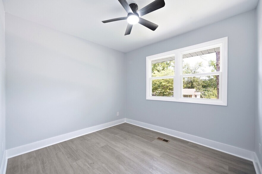 Building Photo - 553 Derrydowne Dr