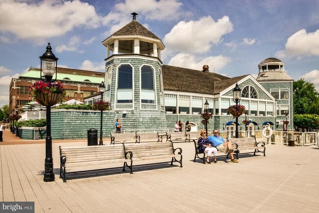 Building Photo - 1808 W Abingdon Dr