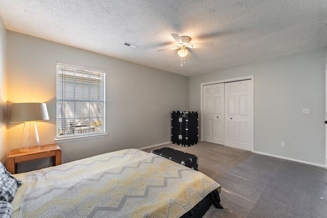 Building Photo - Charming 2-Bed, 2-Bath Rental: Your Cozy R...