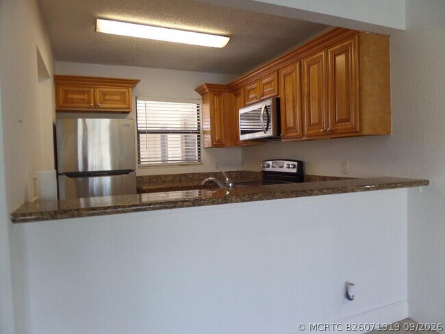 Building Photo - 1523 Lake Crystal Dr