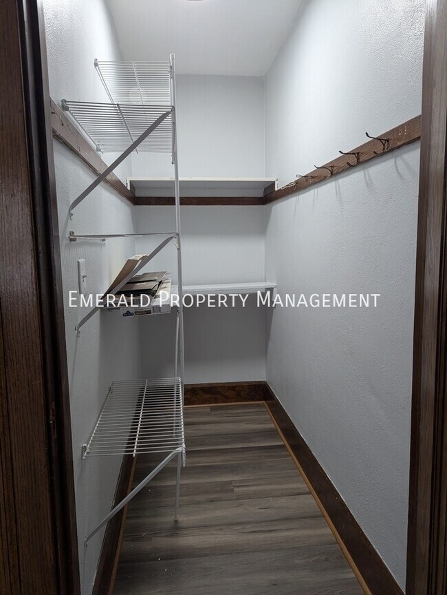 Building Photo - 1331 Evelyn St