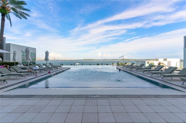 Building Photo - 1331 Brickell Bay Dr