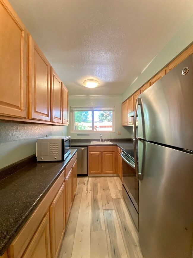 Building Photo - Charming 2-Bedroom Townhouse in Fremont - ...