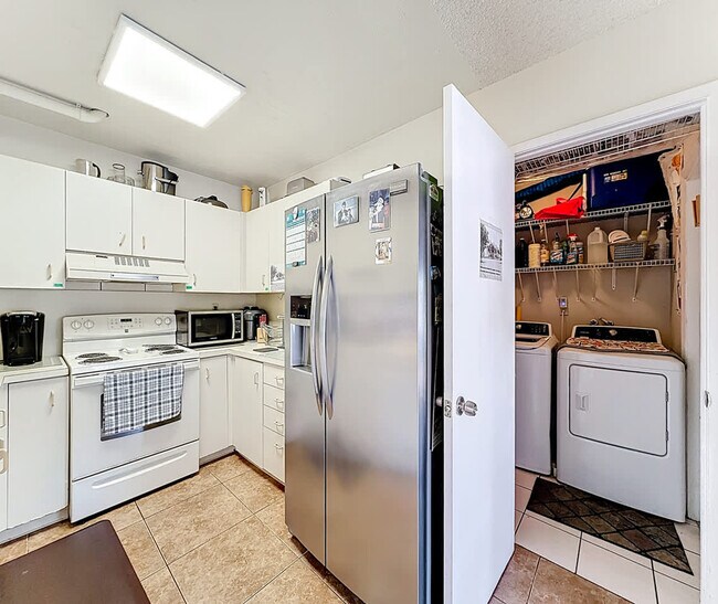 Building Photo - 693 NW 102 Pl