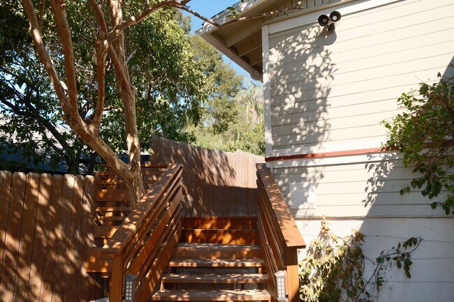 Building Photo - Serene 3bed /2 Bath Craftsman in Heart of ...