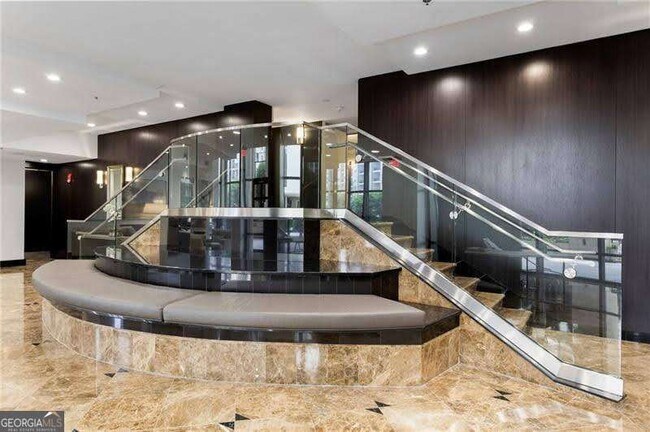 Building Photo - 3481 Lakeside Dr NE