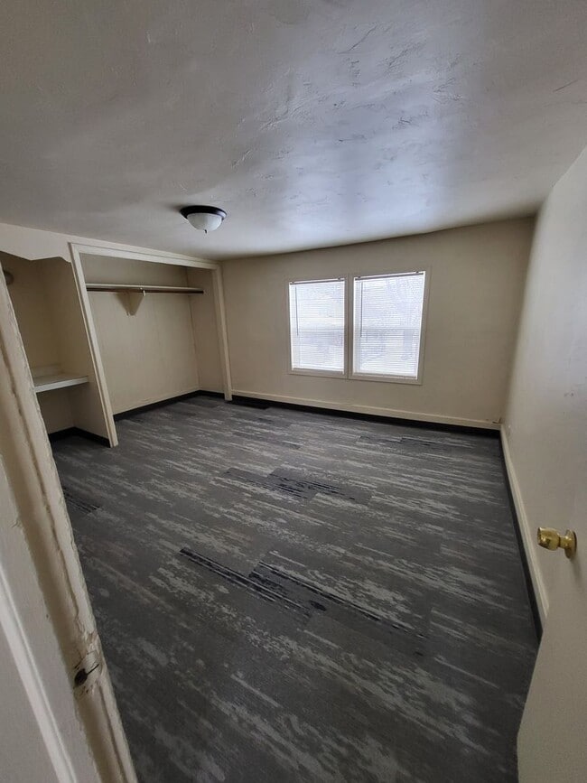 Building Photo - 207 N Irwin Ave