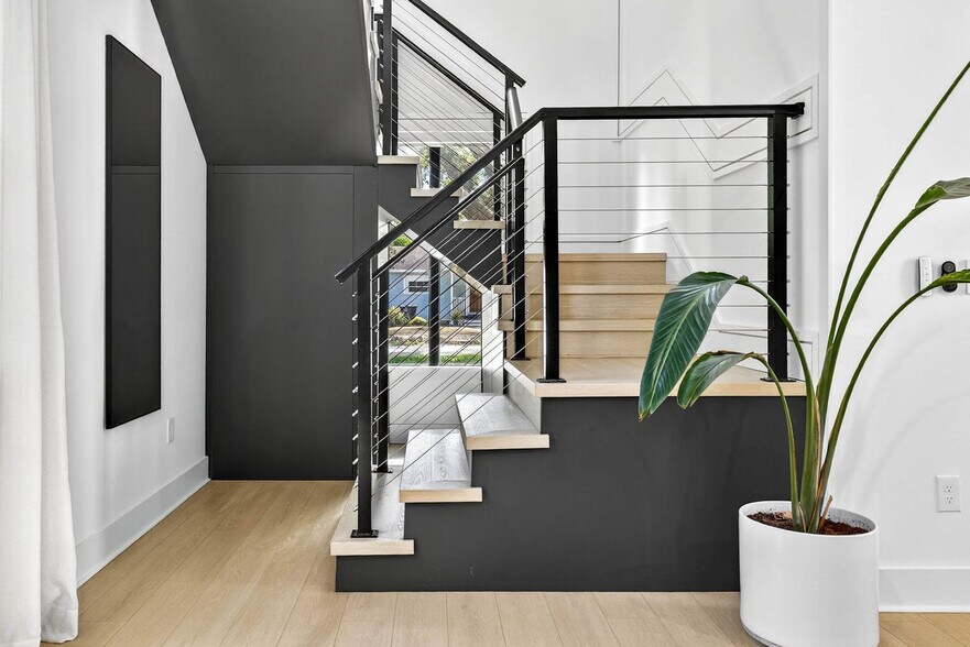 Building Photo - 1200 E Jean St