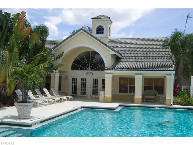 Building Photo - Beautifully  3-bedroom, 2-bath unit located in the desirable Venetian Palms community in Fort Mye...