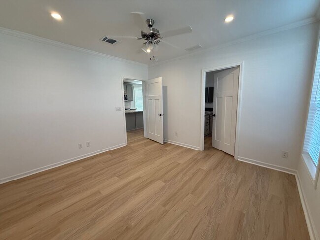 Building Photo - 4208 Long Lake Way