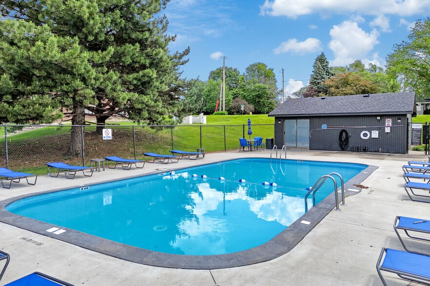 Pool - Eastwppd on Grand