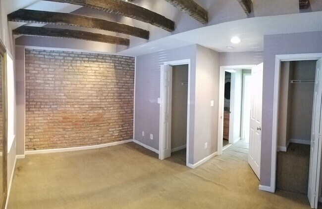 Building Photo - Charming 2-Bedroom, 2-Bath Townhome with Historic Character and Private Patio Near Fells Point