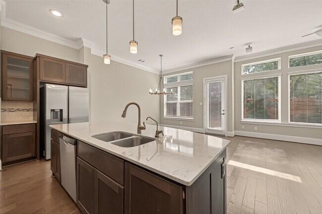 Building Photo - 11905 Wedemeyer Way