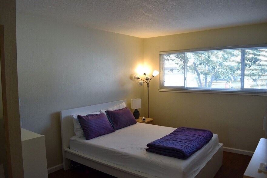 Master bedroom - 497 Daisydell Court