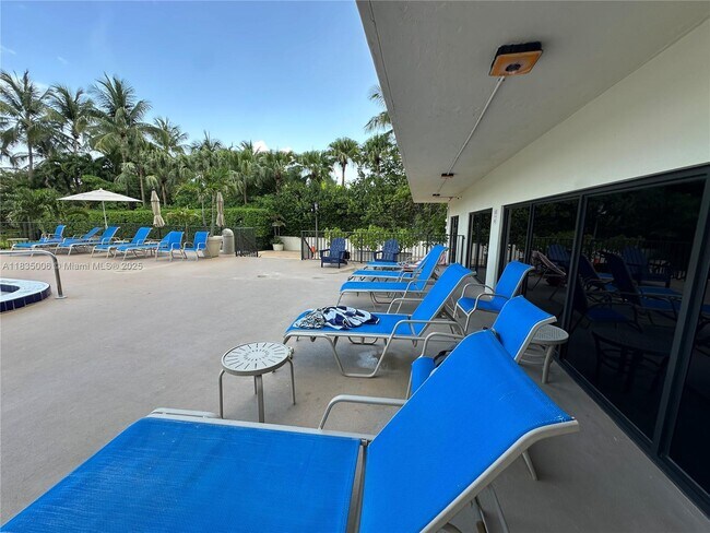 Building Photo - 1621 Collins Ave