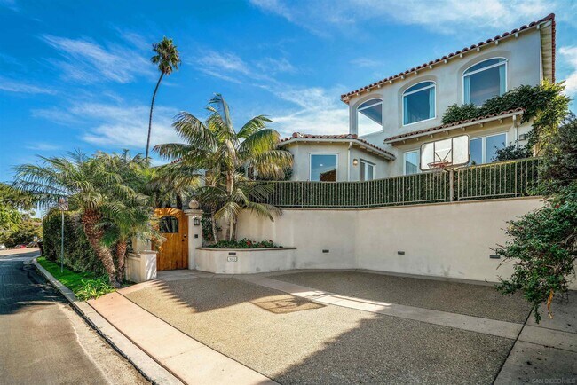 Building Photo - 1865 Soledad Ave