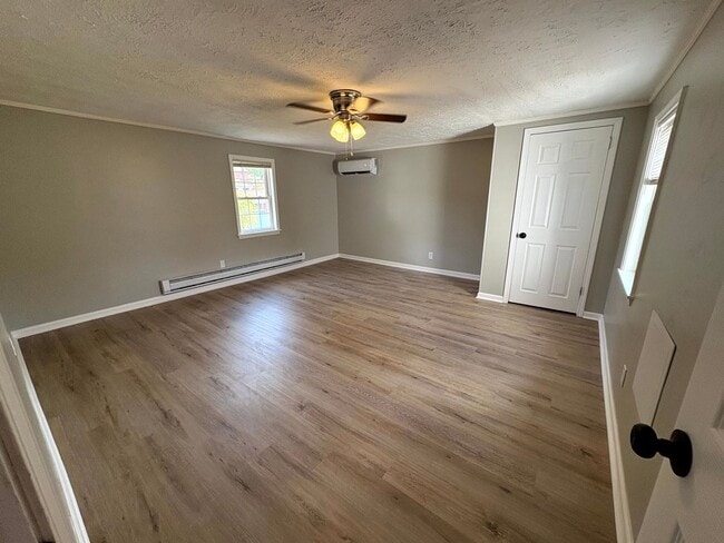 Building Photo - Cute 2 Bedroom / 1.5 Bath home in Penn Tra...