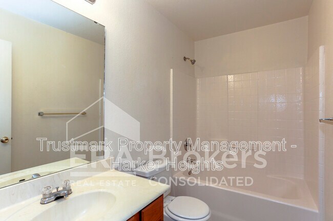 Building Photo - 707 S Amy Ln